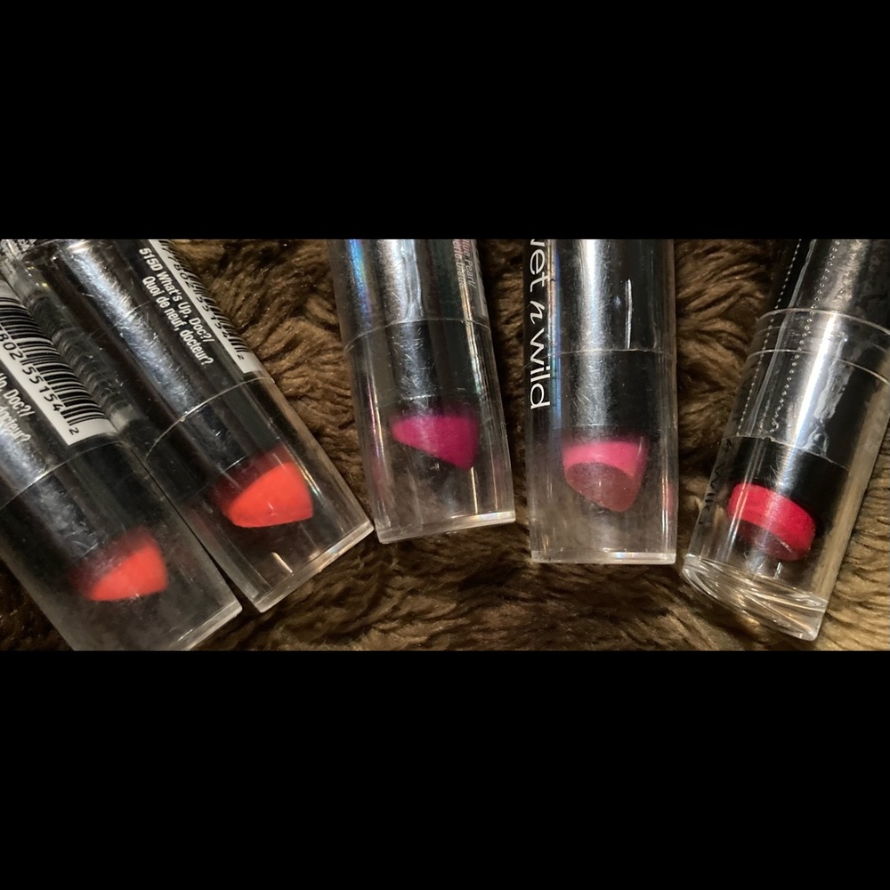 Lot of 5 Lipsticks Red Pink Wet n’ Wild Assortment Lips NEW!